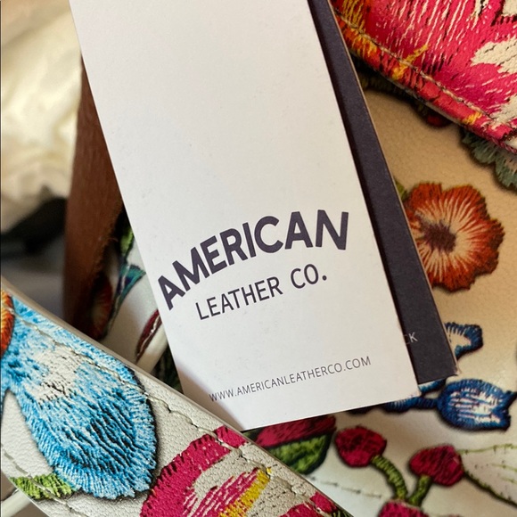 American Floral Women's Bag With guitar strap NWT - Picture 4 of 15